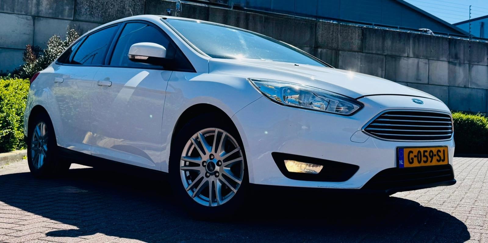 Ford Focus 1.0 Titanium Edition/TOP STAAT/RIJKLAAR/, Auto's, Wit, LED verlichting, 3 cilinders, Sedan