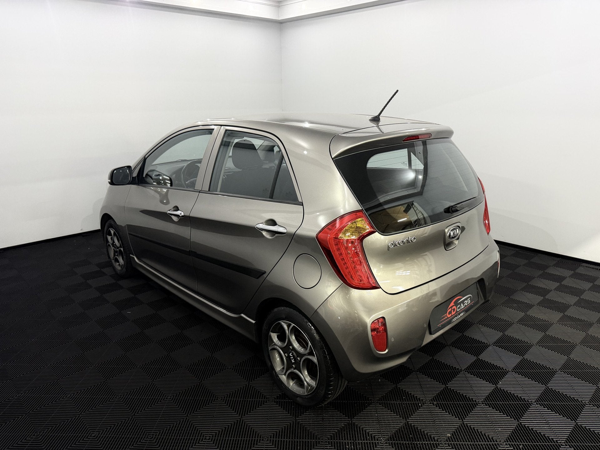 Kia Picanto 1.0 CVVT Design Edition Airco, Radio, Mistlamp,, Voorwielaandrijving, Euro 5, Stof, Gebruikt