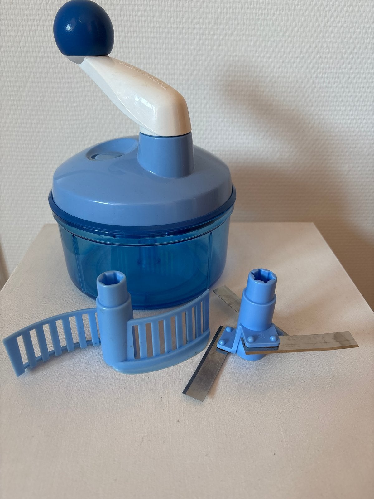 Tupperware SuperSonic Chopper Compact - Blauw, Gebruikt, 1 tot 2 liter, Ophalen of Verzenden, Vaatwasserbestendig