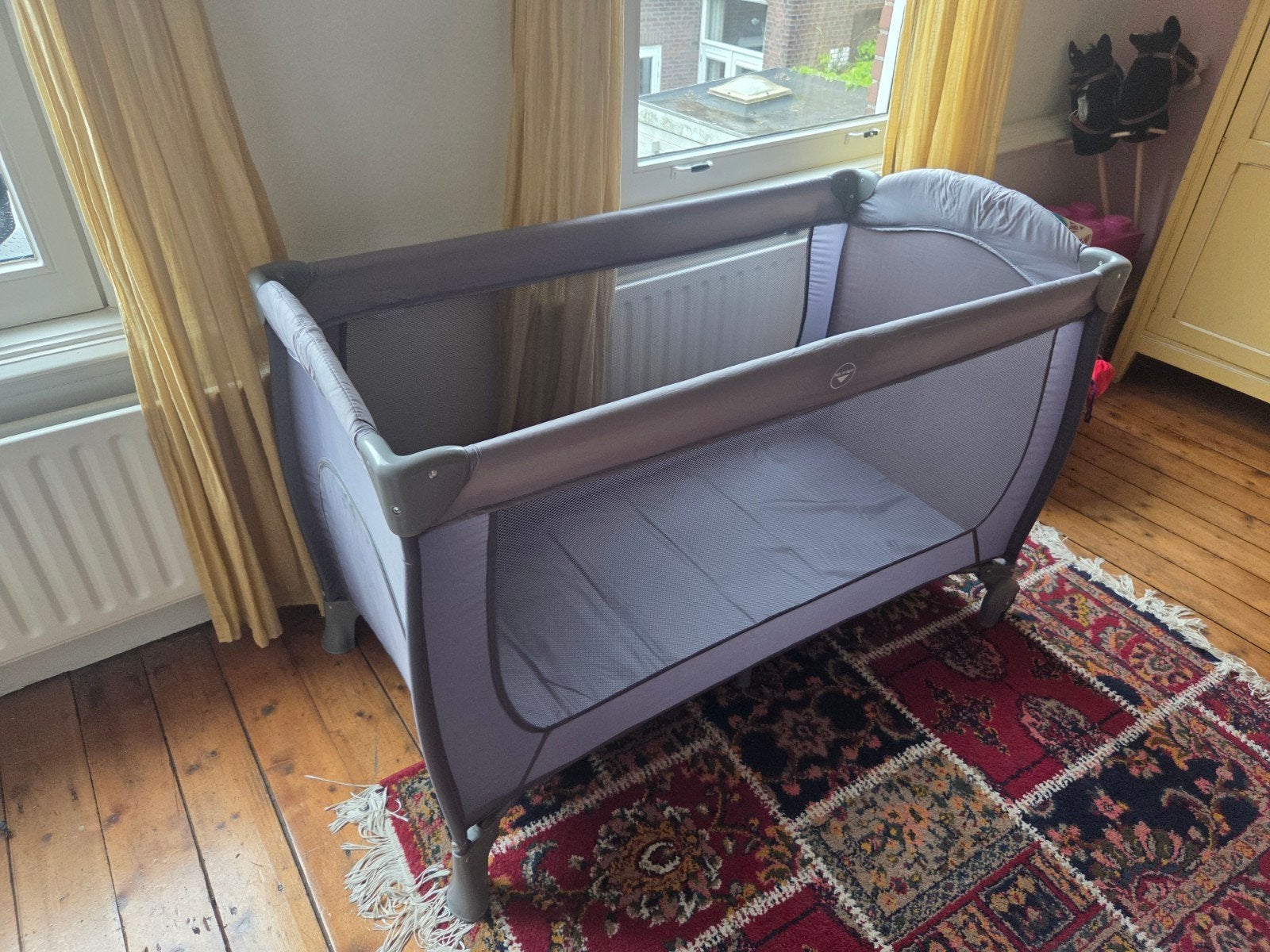 Handig campingbedje - Perfect voor Thuis & Onderweg, Ophalen, Zo goed als nieuw, Reisbedje