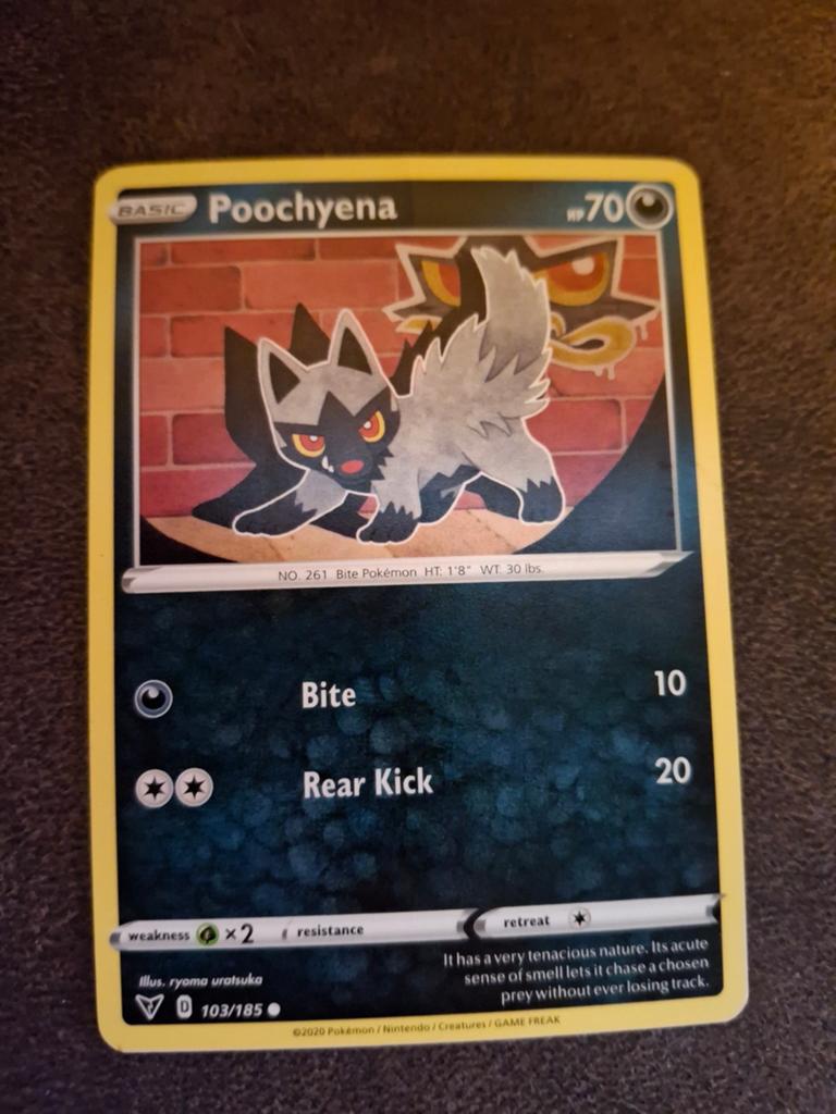 Poochyena Pokémon Kaart - Basic HP70 - 103/185, Ophalen of Verzenden, Zo goed als nieuw, Losse kaart