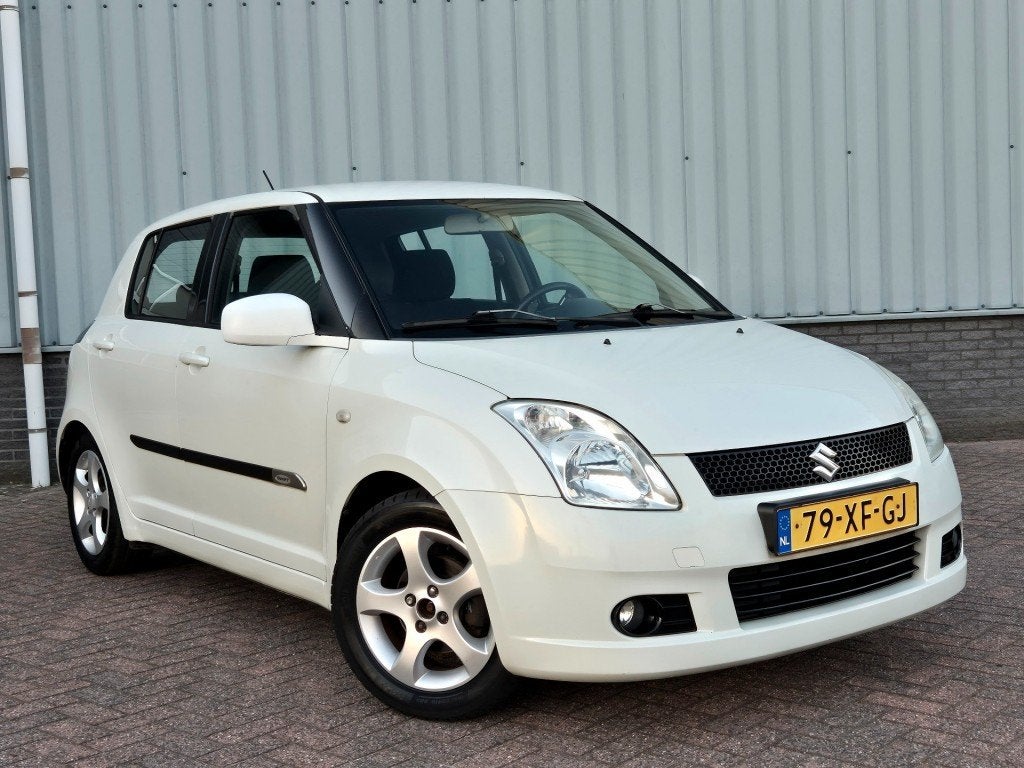 Suzuki SWIFT 1.3 Airco Nieuwe APK Okt '27, Auto's, Voorwielaandrijving, Verwarmde buitenspiegels, 965 kg, 400 kg