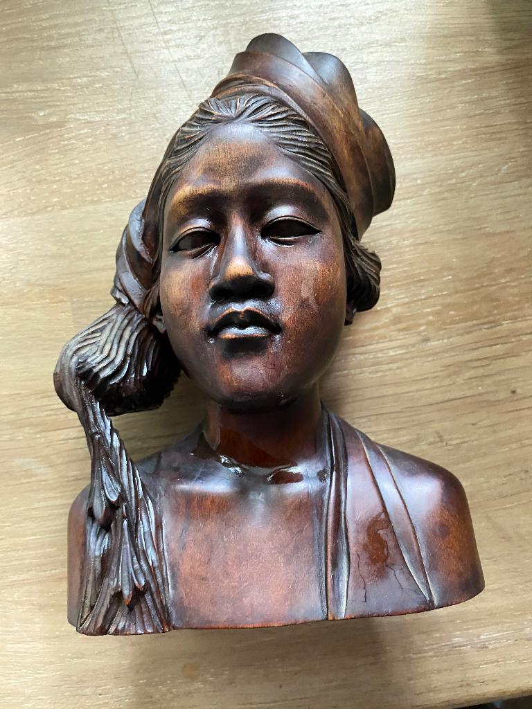 vrouwenbuste houtsnijwerk Indonesië, Antiek en Kunst, Kunst | Beelden en Houtsnijwerken, Buste, Ophalen of Verzenden, Handgemaakt