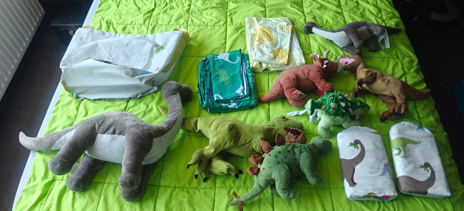 Ikea Dinosaurus Set: knuffels, beddengoed, tas en vloerkleed, Ophalen