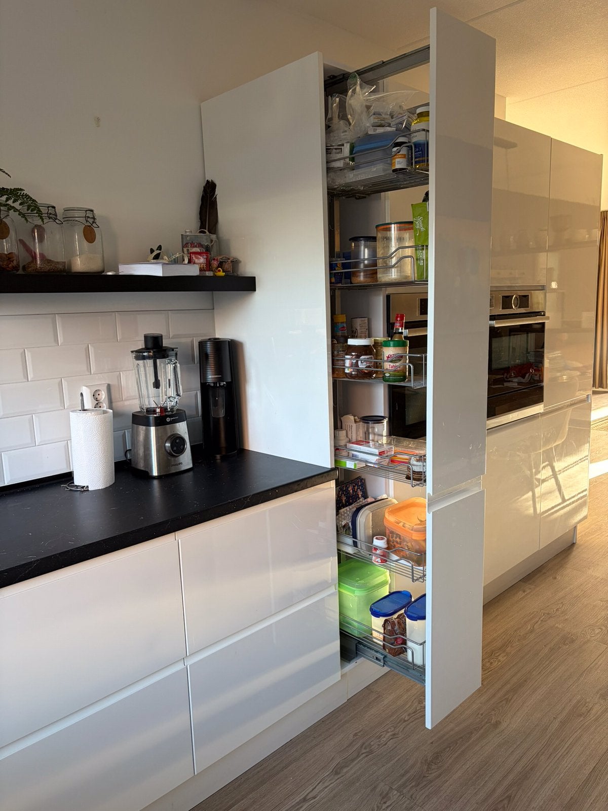 Moderne U-vorm keuken met inbouwapparatuur, Huis en Inrichting, Keuken | Complete keukens, Ophalen, Gebruikt, U-keuken, Wit