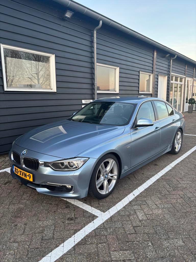 BMW 3-Serie 3.0 I 335 AUT 2012 Blauw luxury line, Auto's, Automaat, Achterwielaandrijving, Zwart, Blauw