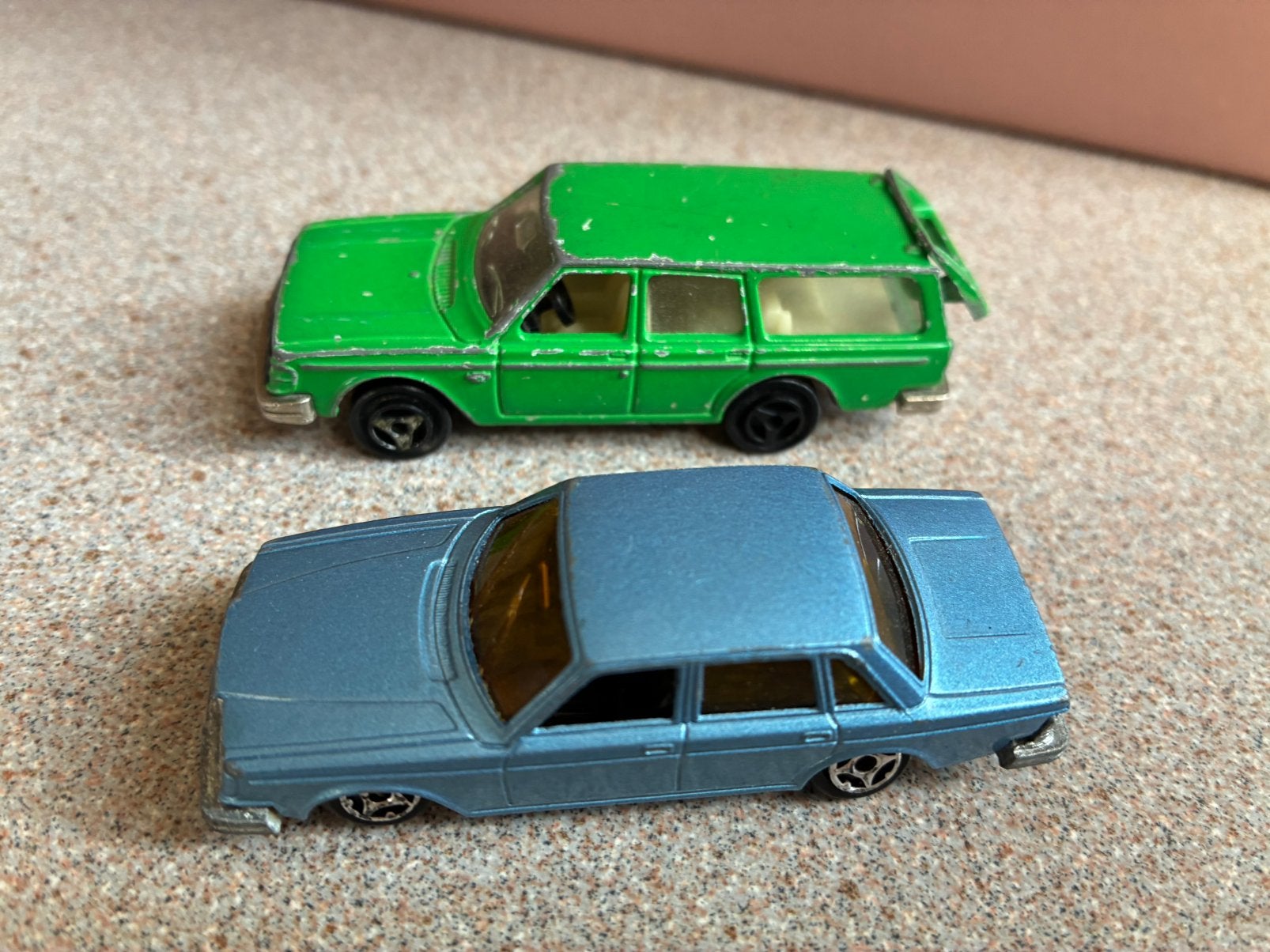 Twee kleine Volvo’s, Ophalen of Verzenden, Zo goed als nieuw, Auto
