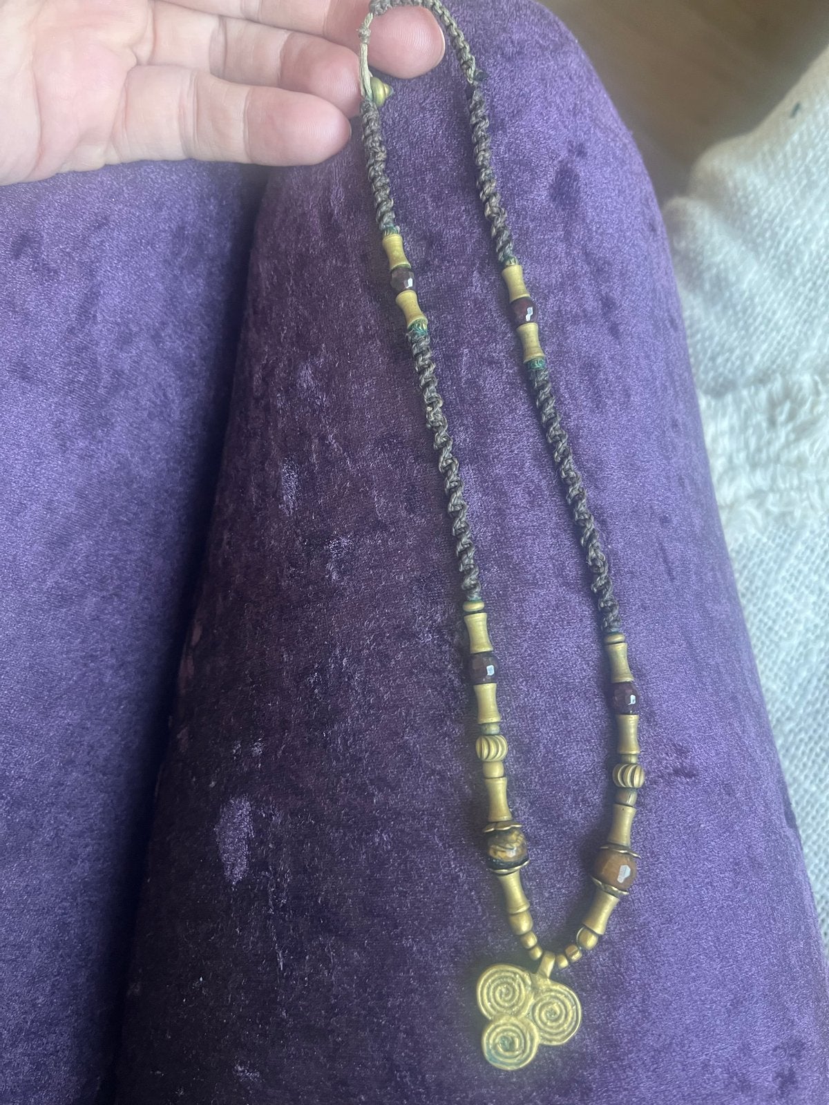 Unieke handgemaakte macrame ketting koperen hanger, Gebruikt, Ophalen of Verzenden, Goud, Overige materialen