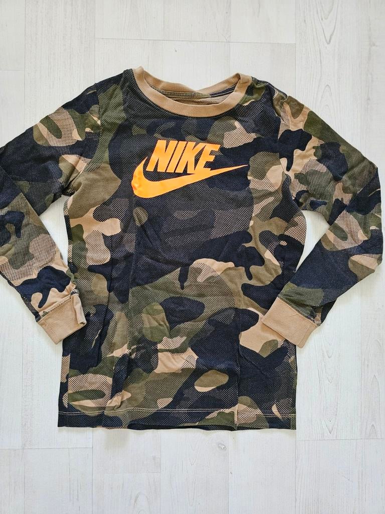 Zgan camouflage shirt Nike maat 140, Kinderen en Baby's, Kinderkleding | Maat 140, Ophalen of Verzenden, Zo goed als nieuw, Shirt of Longsleeve