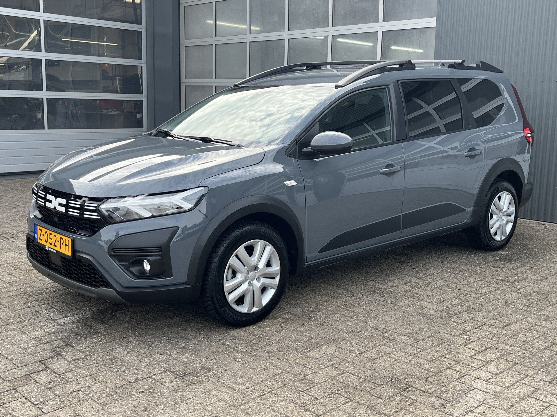 Dacia Jogger 1.0 TCe 110 Expression 7p. Airco Cruise control, Voorwielaandrijving, Gebruikt, 7 stoelen, Origineel Nederlands