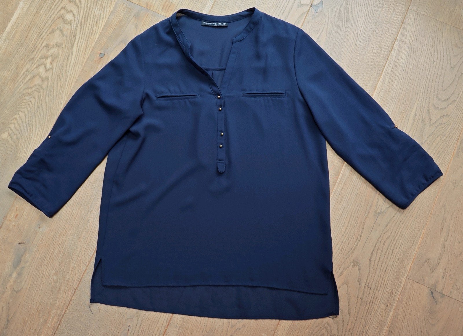 Te koop: Mooie blauwe blouse met goudkleurige knoopjes Mt:38, Maat 38/40 (M), Ophalen of Verzenden, Zo goed als nieuw, Primark
