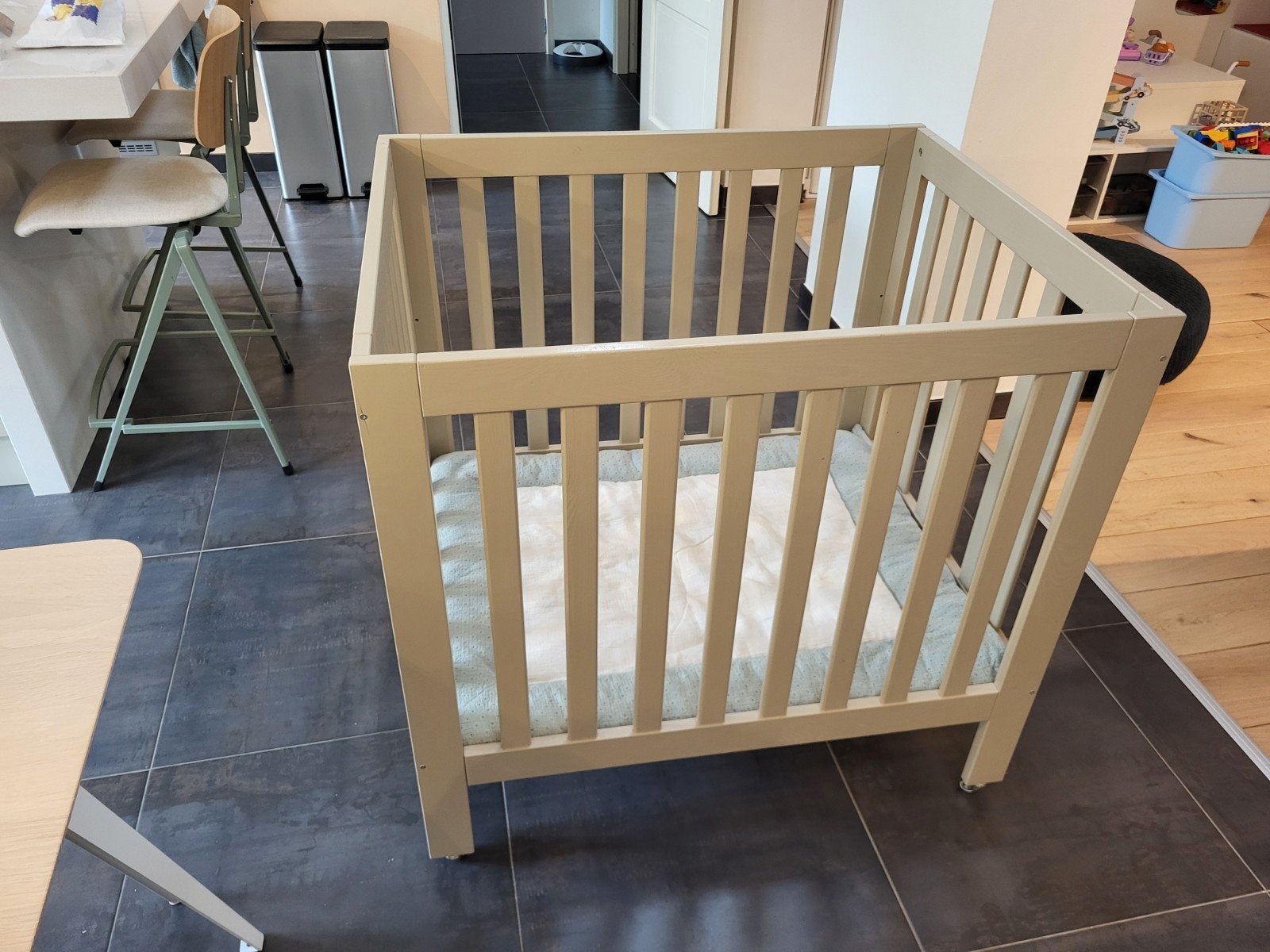 Baby box met wielen, Ophalen, Gebruikt, Rechthoekig, In hoogte verstelbaar