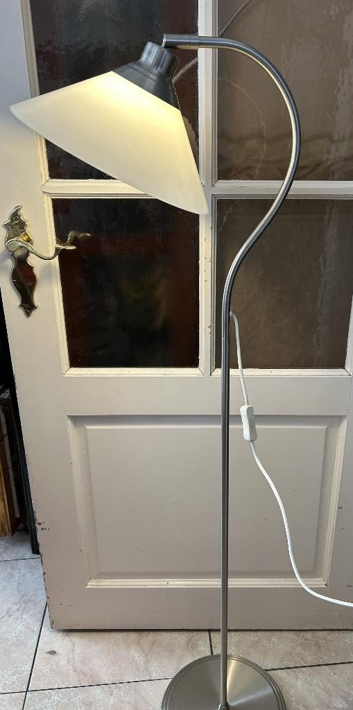 vloerlamp ikea kroby nikkel met verstelbare glazen kap, Huis en Inrichting, Lampen | Vloerlampen, Gebruikt, 100 tot 150 cm, Glas