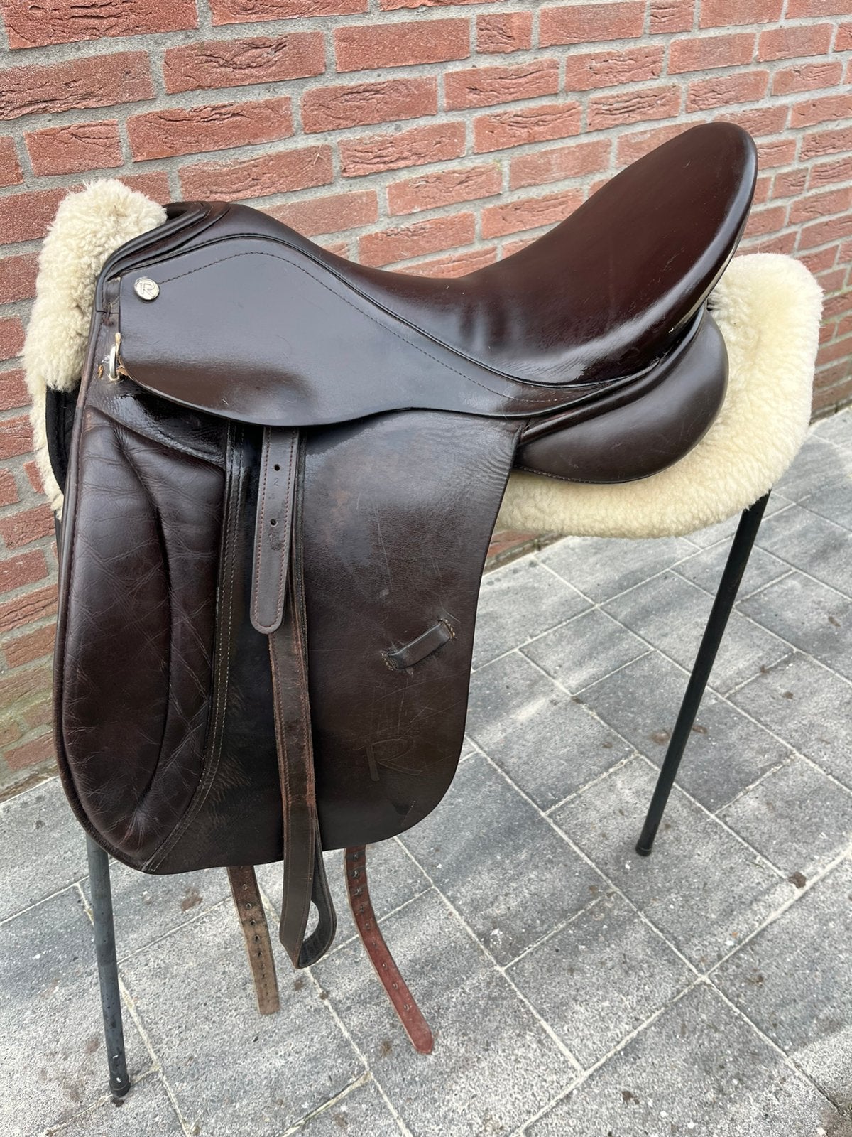 Bruin Rossner 18 inch dressuurzadel, Dieren en Toebehoren, Paarden en Pony's | Zadels, Dressuur, ., Rossner, XL (18 inch of meer)
