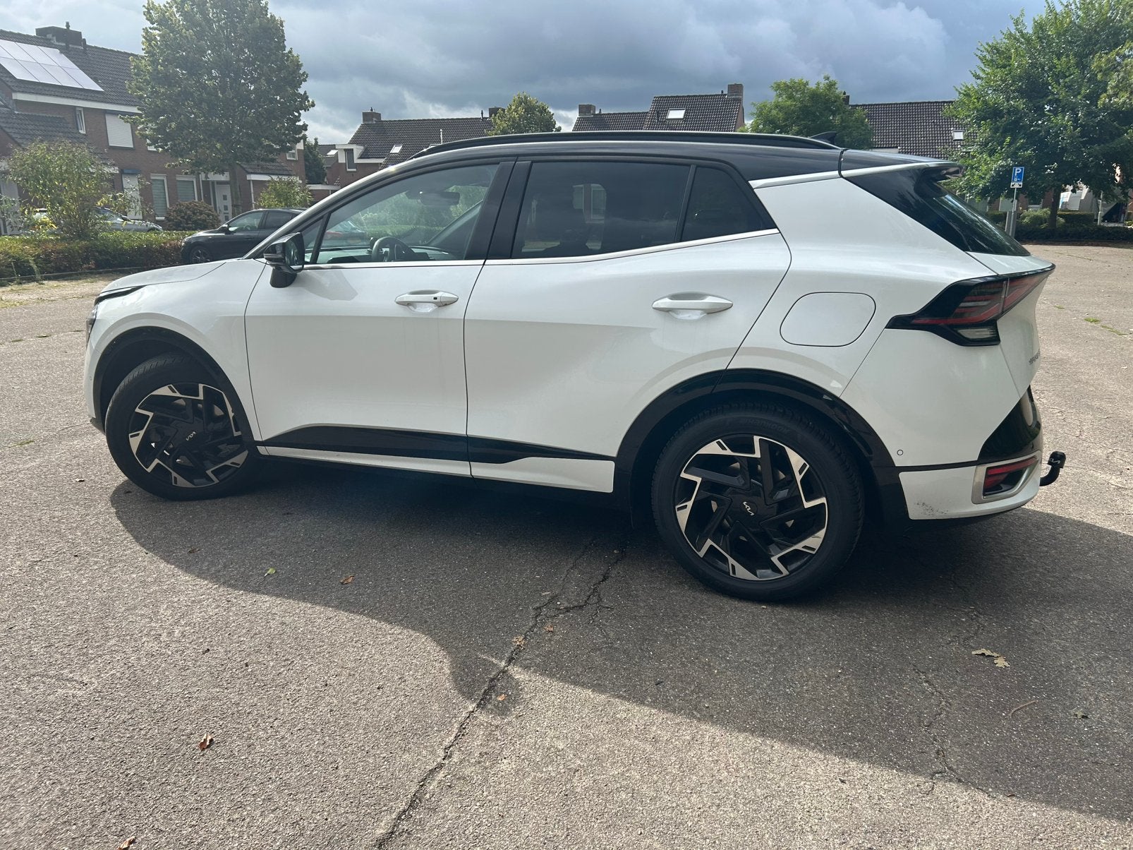 Kia Sportage 1.6 T-gdi 265pk Plug-in Hybrid AT6 4WD 2022 Wit, Auto's, Automaat, 1350 kg, Zwart, 179 pk