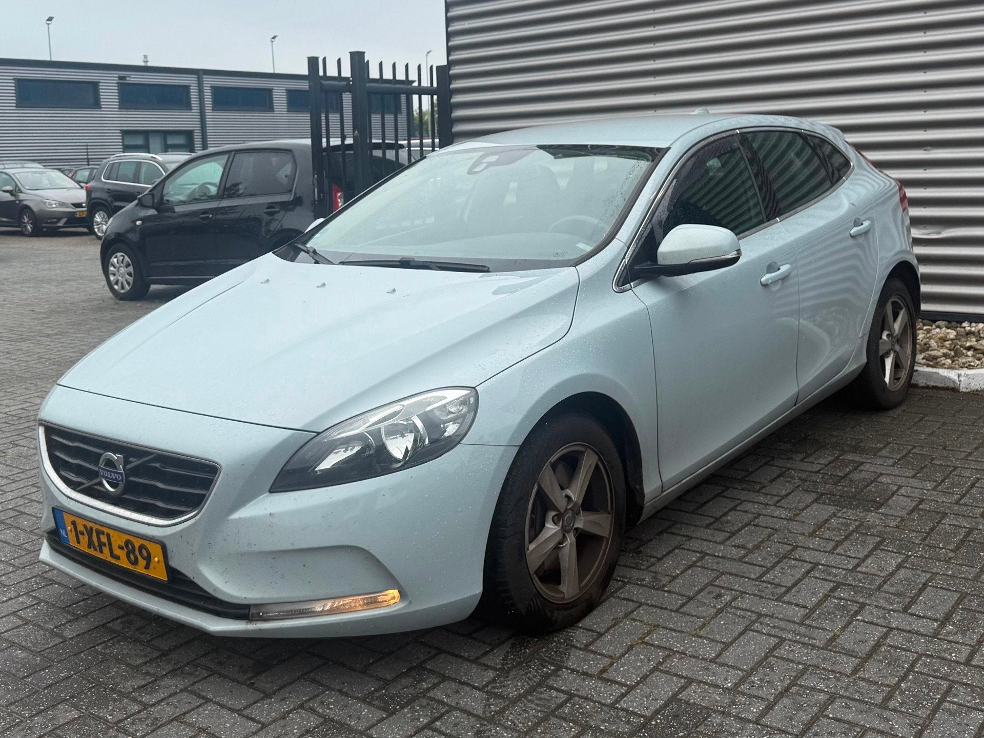 Volvo V40 2.0 D4 Momentum Business, Auto's, Voorwielaandrijving, Euro 5, Gebruikt, Blauw