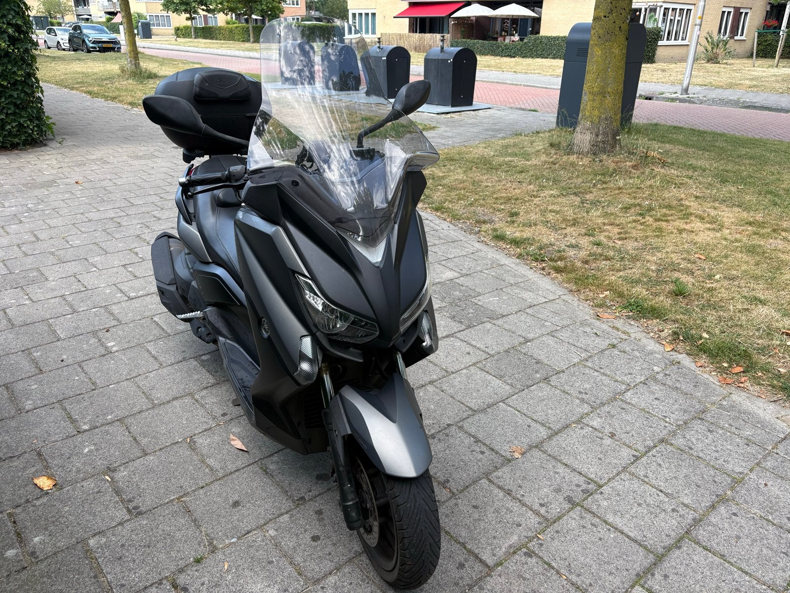 Yamaha XMAX 400 - Goed onderh. incl topkoffer, slot + deken, Motoren, Scooter, Gebruikt, Particulier, Meer dan 35 kW