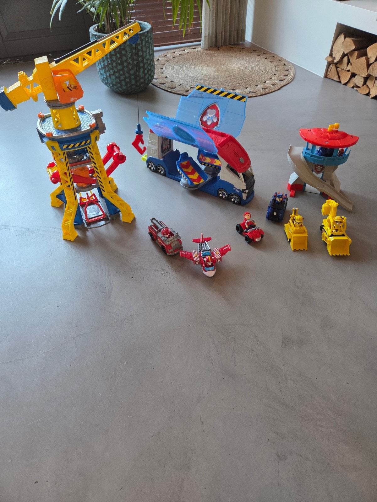 Grote Paw Patrol speelgoedset met toren,voertuigen & figuren, Ophalen, Zo goed als nieuw