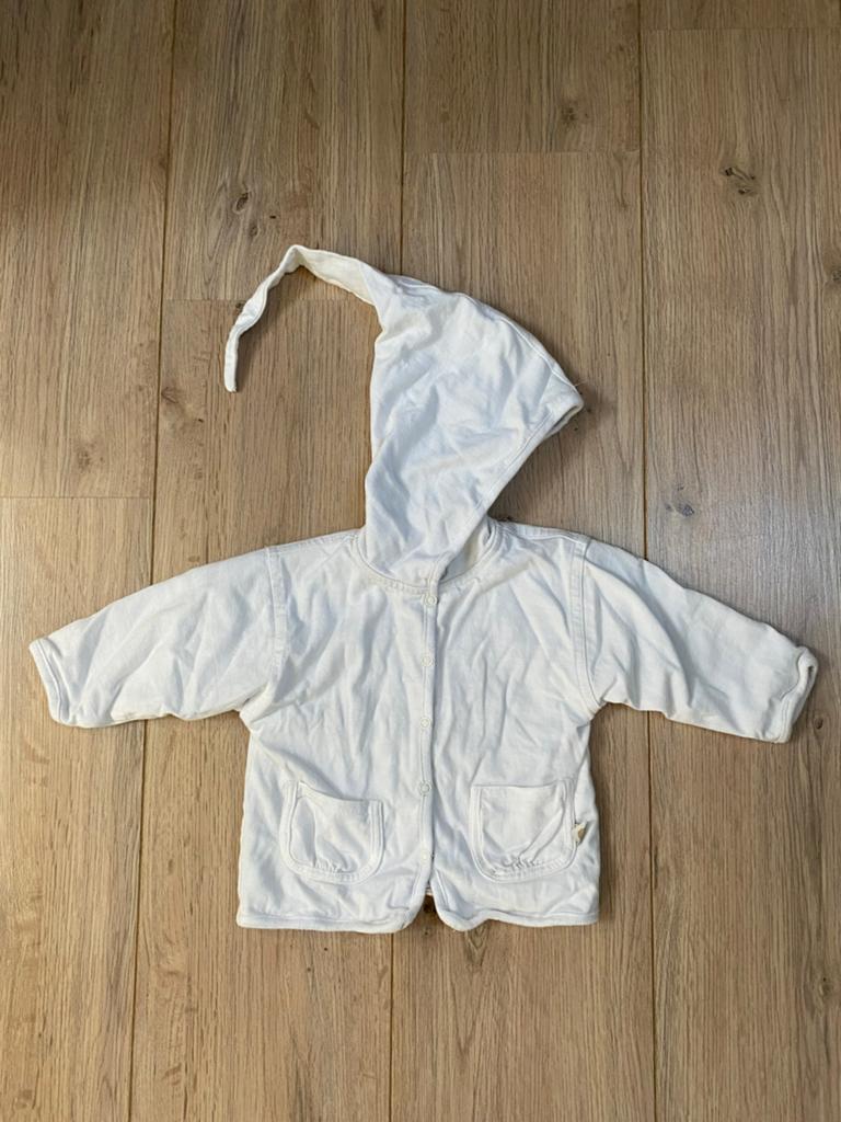 Mooi wit vestje met capuchon. Maat 68, Kinderen en Baby's, Babykleding | Maat 68, Ophalen of Verzenden, Meisje, Truitje of Vestje