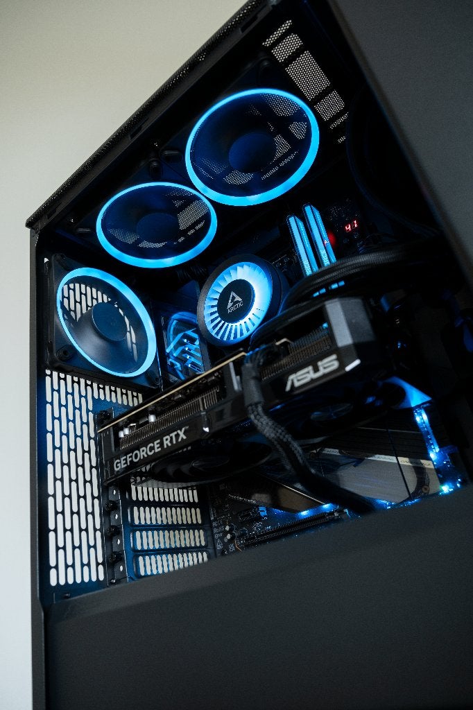 High End Gaming PC, Ryzen 7 9800X3D / RTX 5070 / 32GB DDR5, Ophalen, 32 GB, Zo goed als nieuw, AMD Ryzen 7