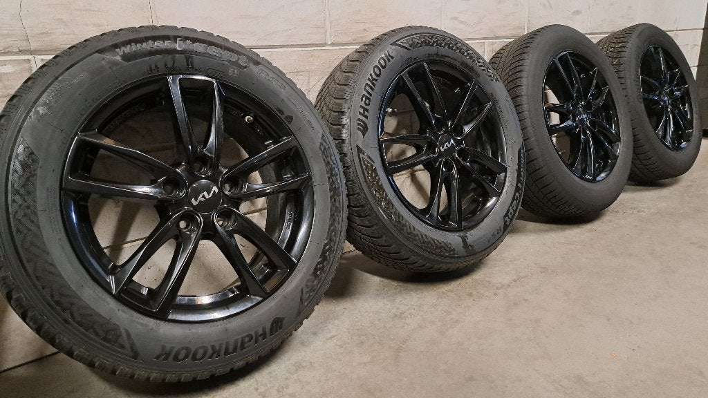 Zwarte velgen Kia Niro Soul Venga Ceed Kona Ioniq 205/60/16, Auto-onderdelen, Banden en Velgen, Gebruikt, 16 inch, Banden en Velgen