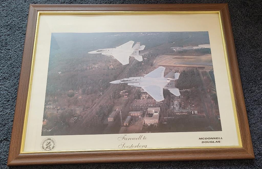 Te koop: foto incl. lijst F-15's 32nd F.S. "Wolfhounds", Verzamelen, Ophalen, Zo goed als nieuw, Kaart, Foto of Prent