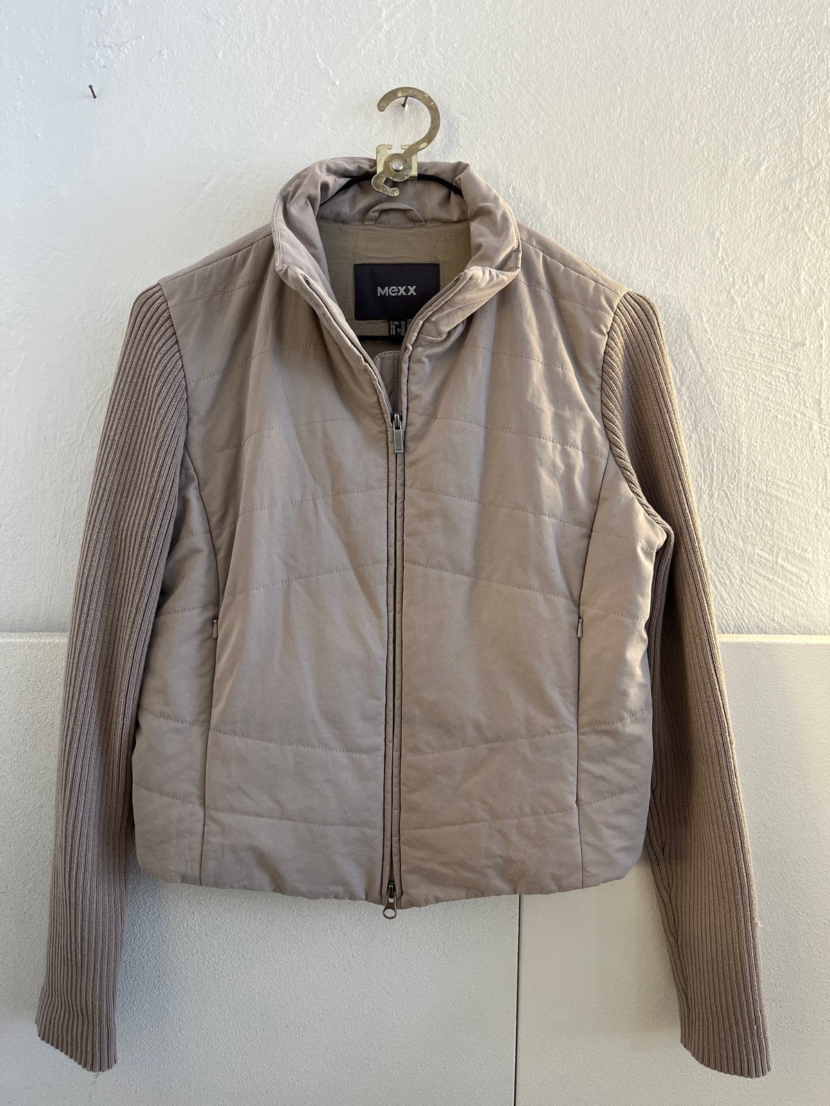 Mexx beige jas met gebreide mouwen - Maat 38, Ophalen of Verzenden, Zo goed als nieuw, Maat 38/40 (M), Beige