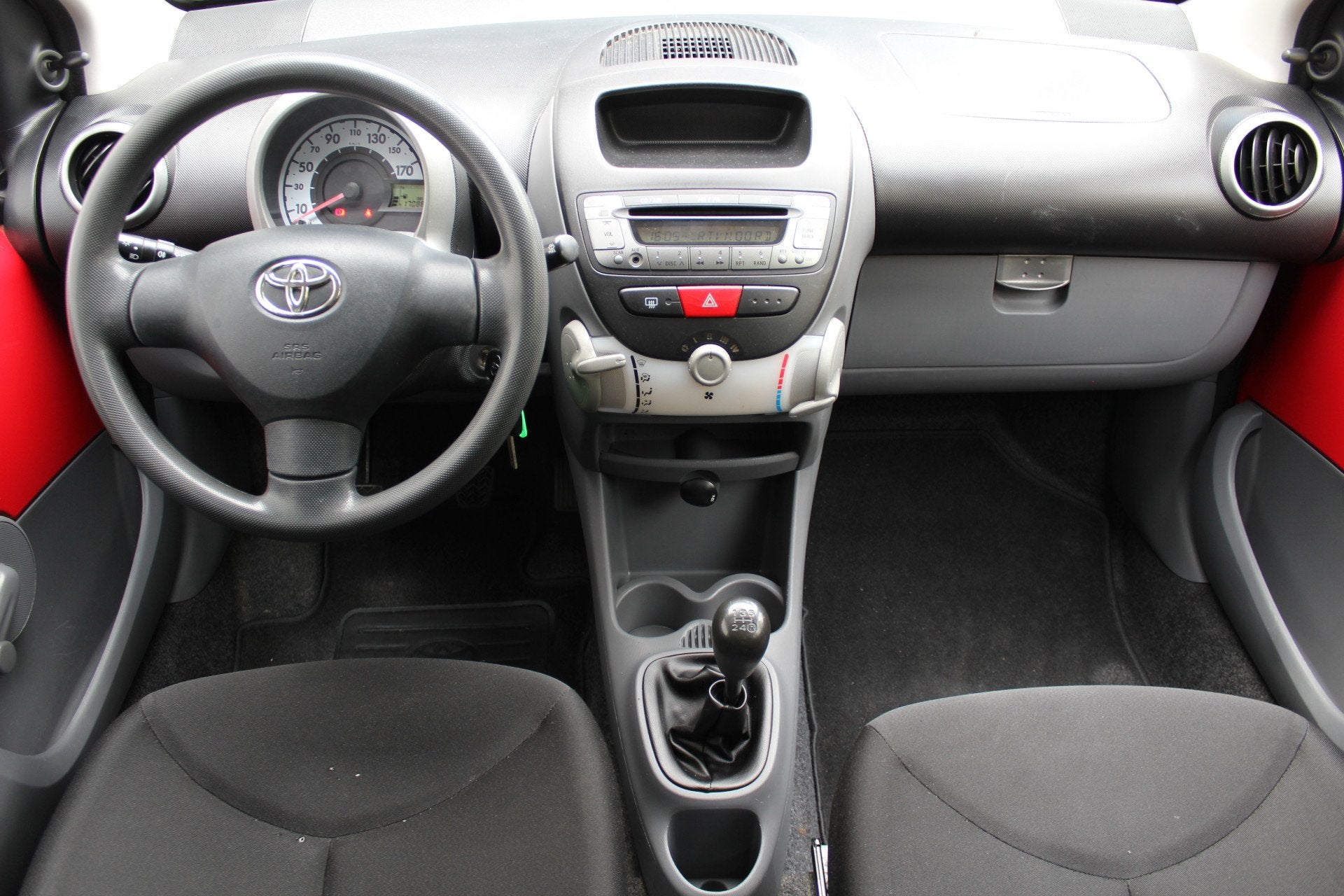 Toyota Aygo 1.0-12V | Nieuwe APK keuring | Radio | Onderhoud, Voorwielaandrijving, Stof, Gebruikt, Zwart