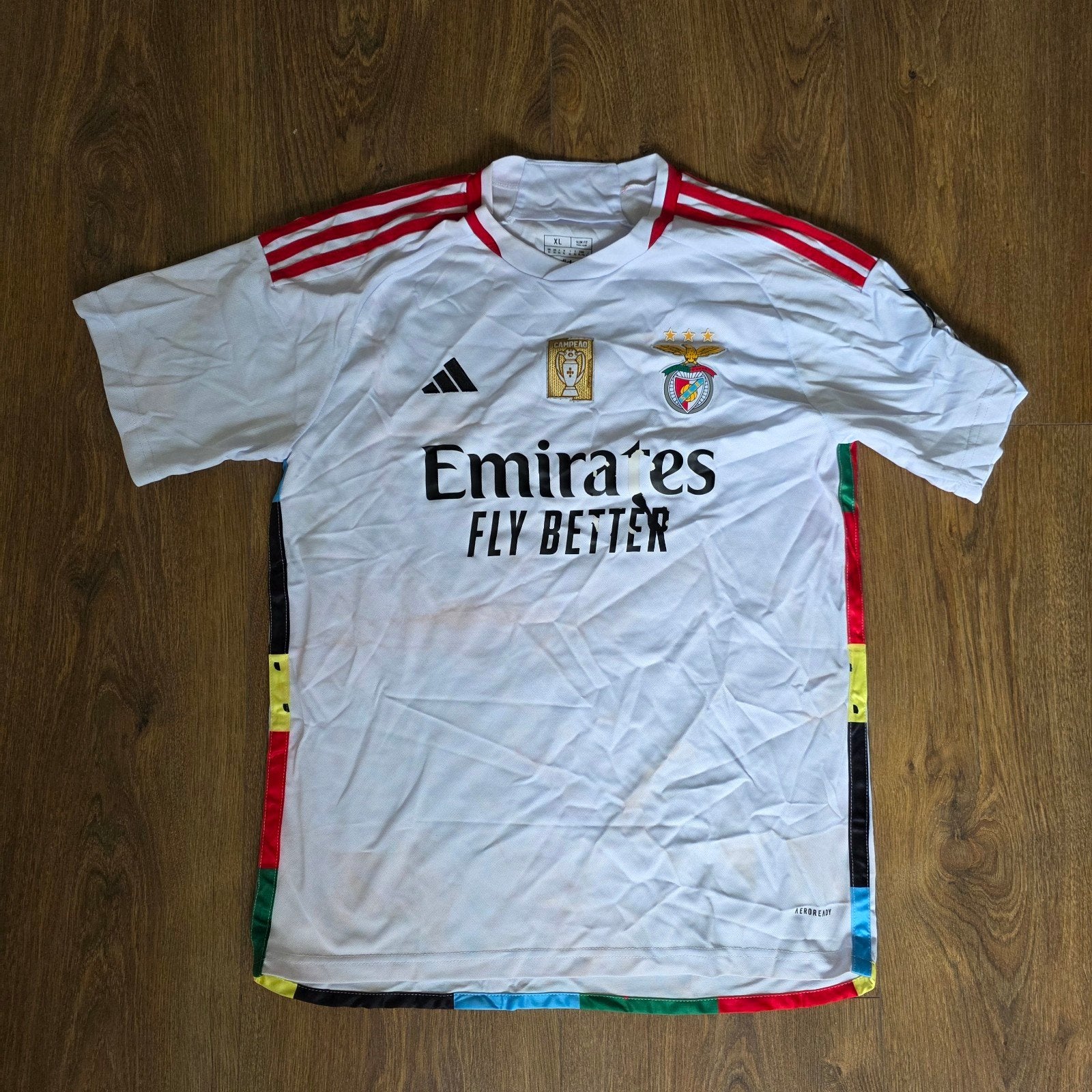 Beschadigd shirt - Adidas Benfica Emirates Fly Better, Kleding | Heren, T-shirts, Wit, Maat 56/58 (XL), Ophalen of Verzenden, Adidas