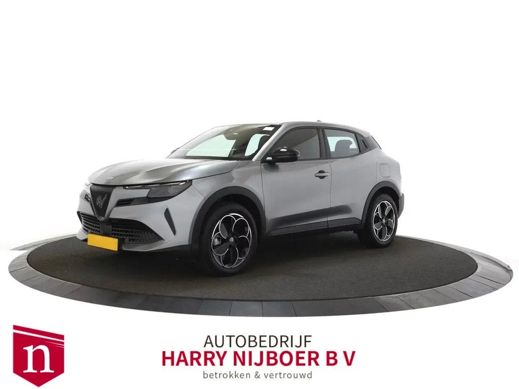 Alfa Romeo Junior Elettrica 54 kWh € 26.300,00, Automaat, Stof, Gebruikt, Parkeersensor