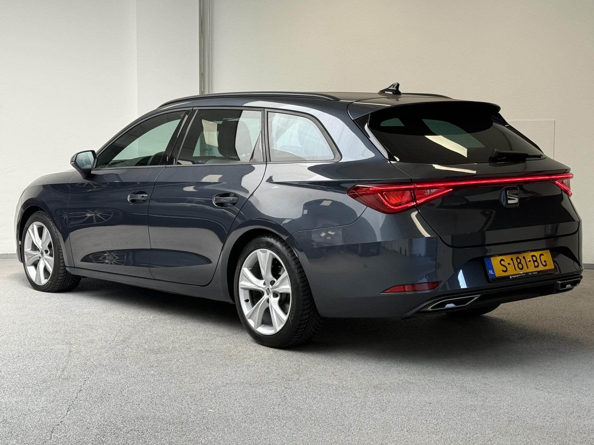 SEAT Leon Sportstourer 1.0 TSI FR | BEATS | CARPLAY | CAMERA, Auto's, Stof, Gebruikt, Origineel Nederlands, Handgeschakeld