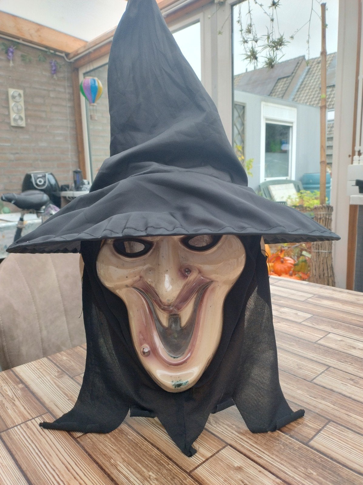 Griezelig Heksenmasker met Hoed - Halloween Decoratie, Ophalen of Verzenden, Gebruikt, Versiering, Halloween of Griezel