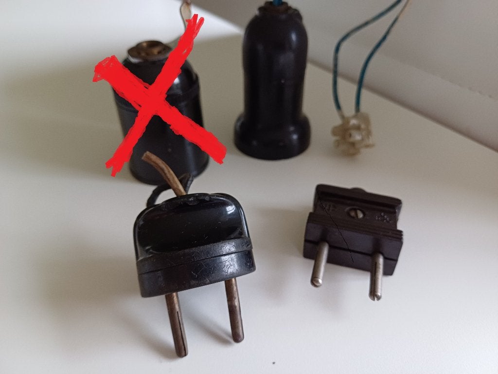 Bakeliet stekkers en lampfitting, Antiek en Kunst, Ophalen of Verzenden