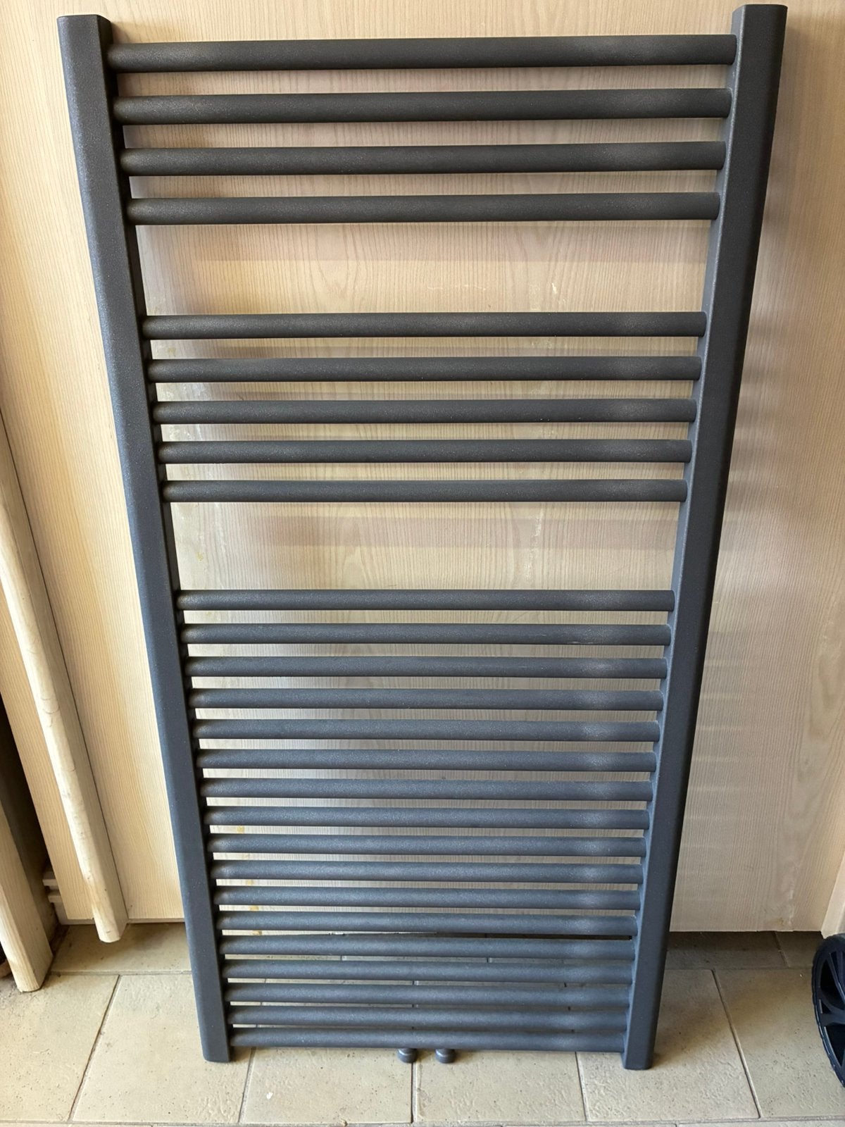 Design radiator antraciet grijs, gehamerd., Ophalen, Radiator, Zo goed als nieuw, 60 tot 150 cm