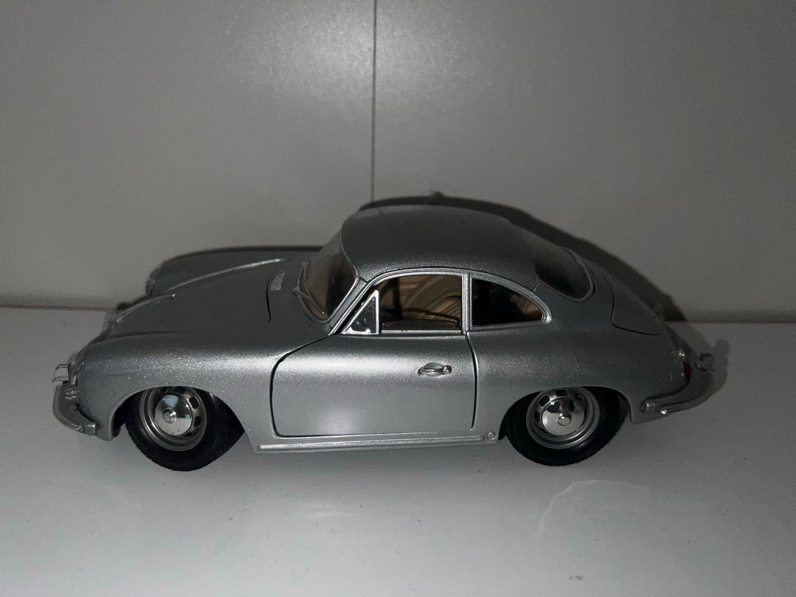Zilverkleurige Porsche 356 modelauto, Hobby en Vrije tijd, Modelauto's | 1:43, Ophalen, Zo goed als nieuw, Auto, Overige merken