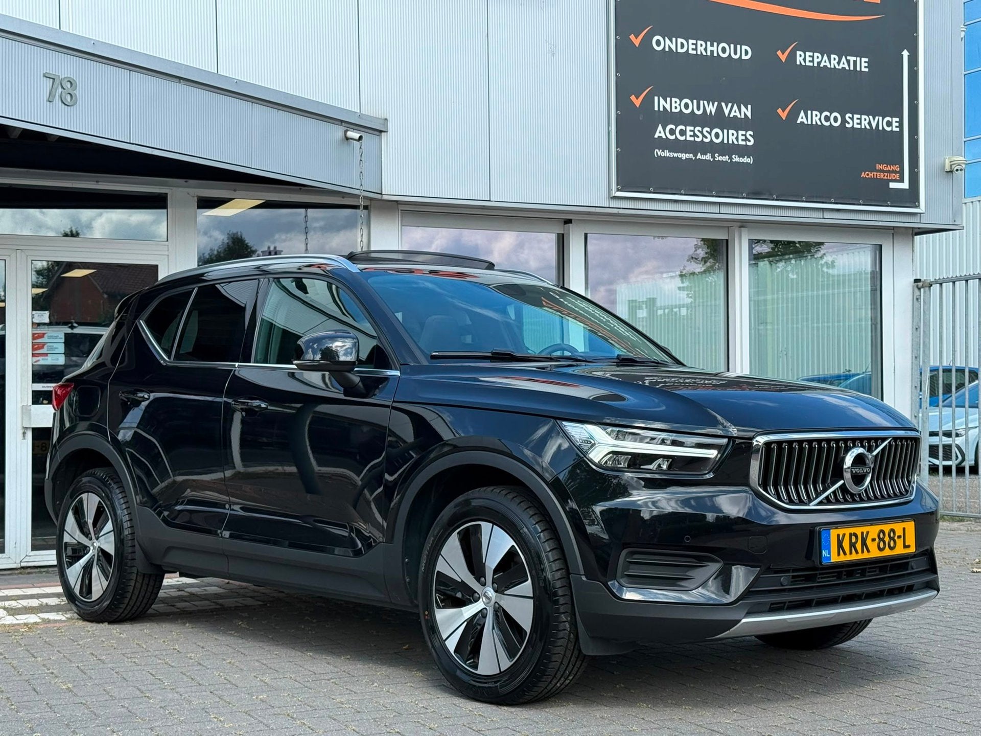 Volvo XC40 1.5 T4 Recharge Inscription Expr | Panoramadak, Auto's, Volvo, Stof, Gebruikt, Zwart, Origineel Nederlands