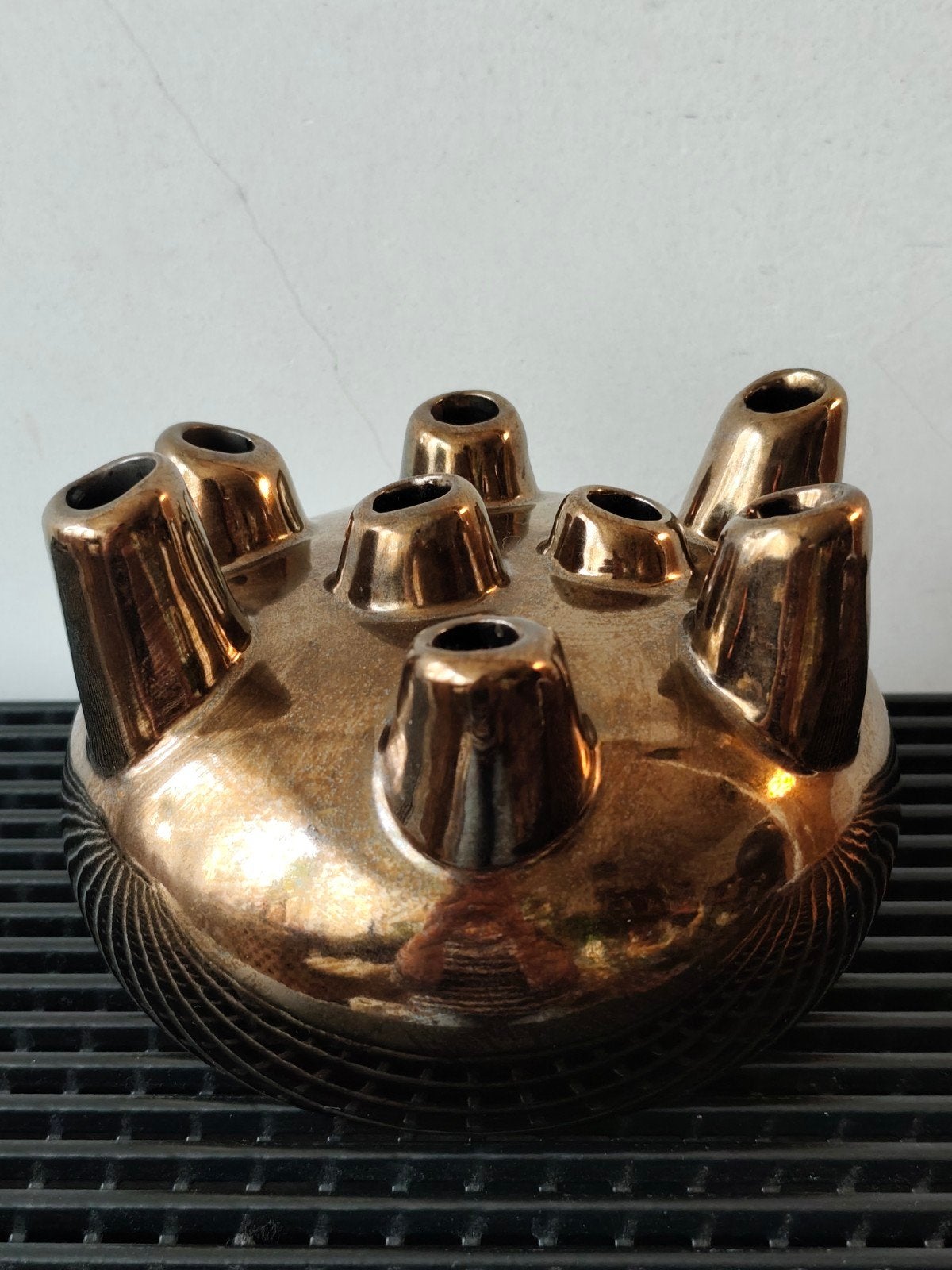 Brynxz bronskleurige keramieken tulpenvaas, Ophalen of Verzenden, Zo goed als nieuw, Goud, 12 cm