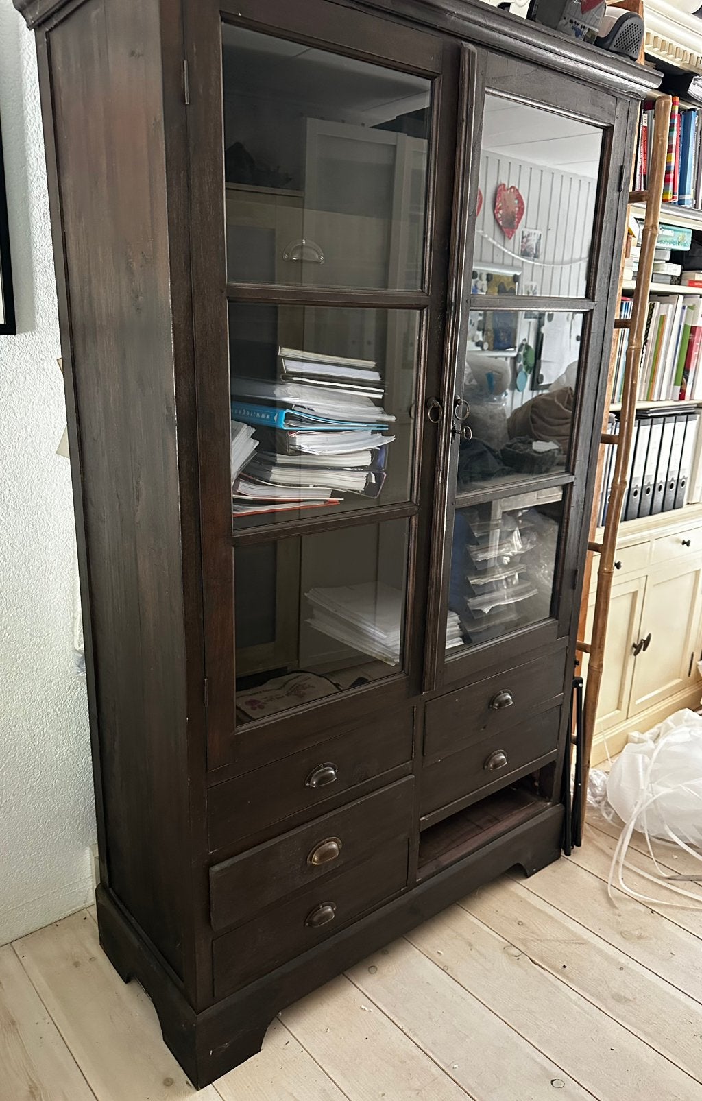 Massief houten vitrinekast 193 x 110 6 laden buffetkast, Ophalen, Landelijk, rustiek, antiek, koloniaal, Zo goed als nieuw, 150 tot 200 cm