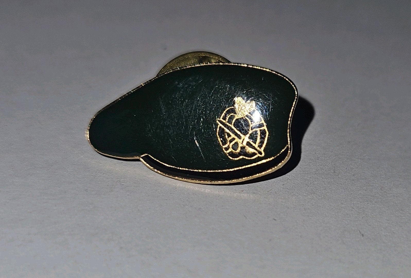Mini baretembleem pin KCT, Ophalen of Verzenden, Landmacht, Nederland, Embleem of Badge