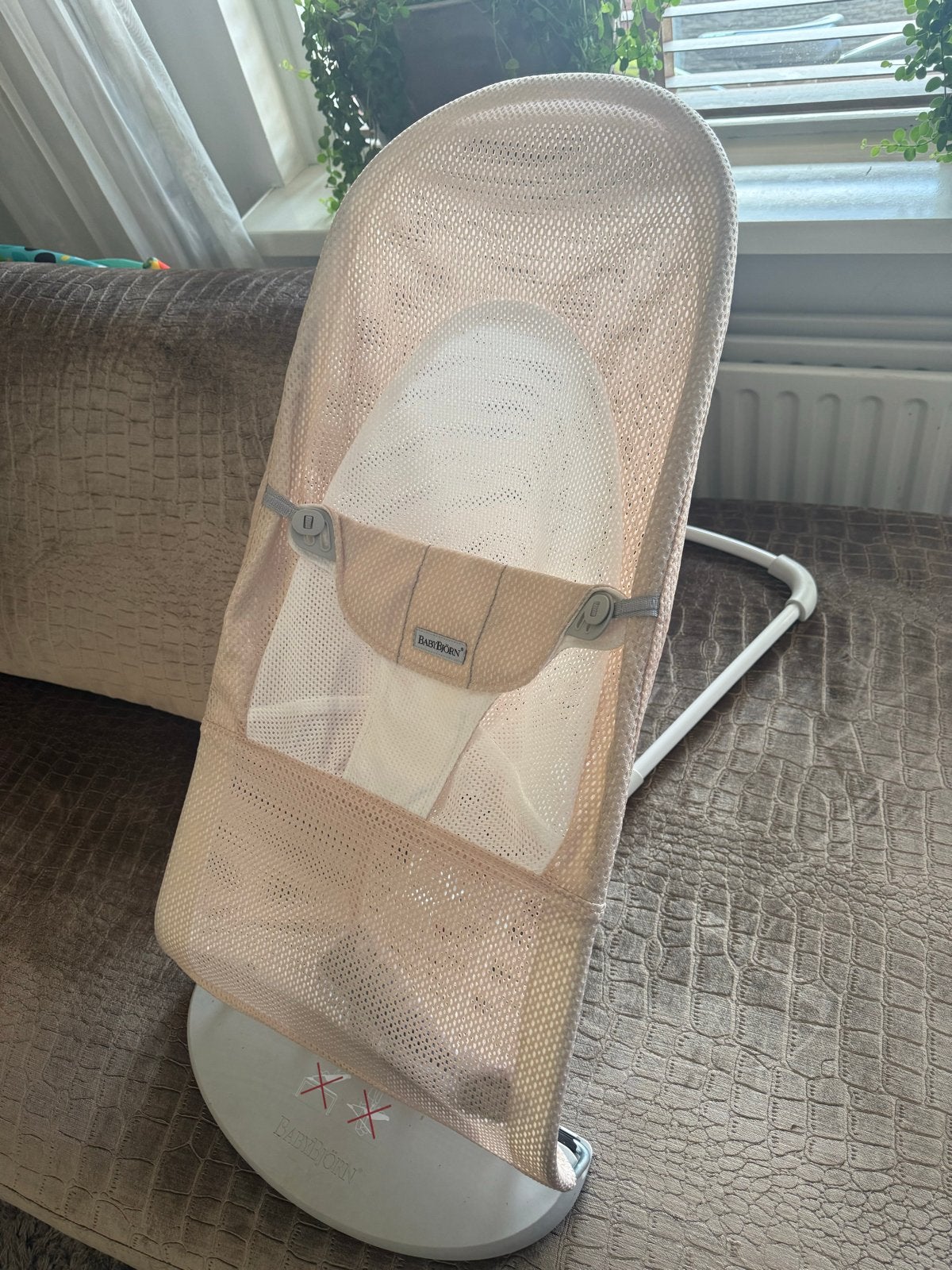 BabyBjörn Wipstoel Bliss Mesh Roze, Overige merken, Wipstoel, Ophalen of Verzenden, Met gordel(s) of riempje(s)