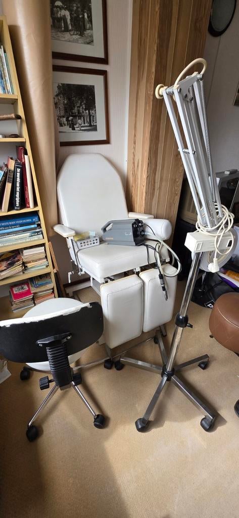 Pedicureset, stoelen en motor, Ophalen
