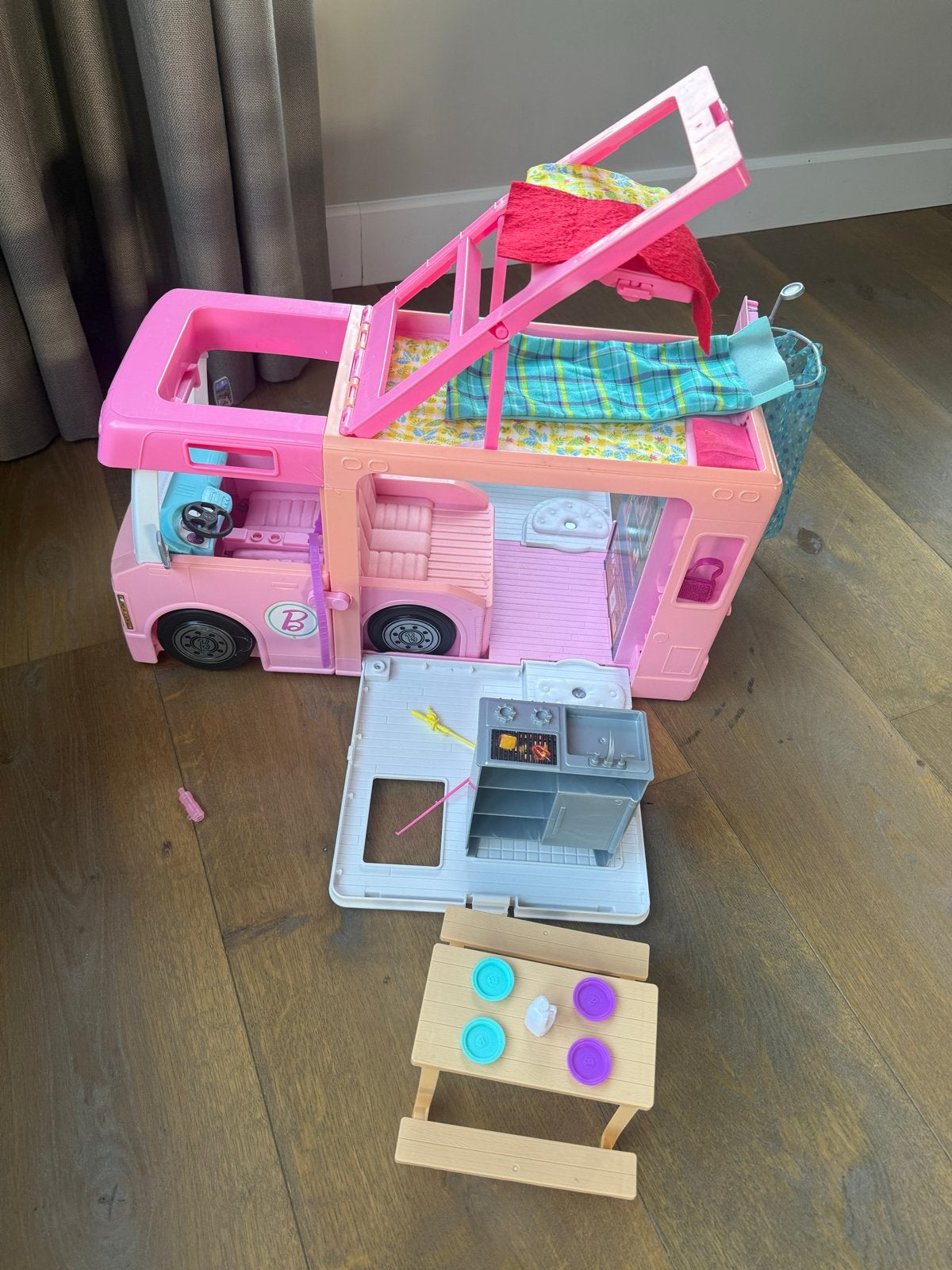 Barbie Camper met accessoires, Ophalen of Verzenden, Gebruikt