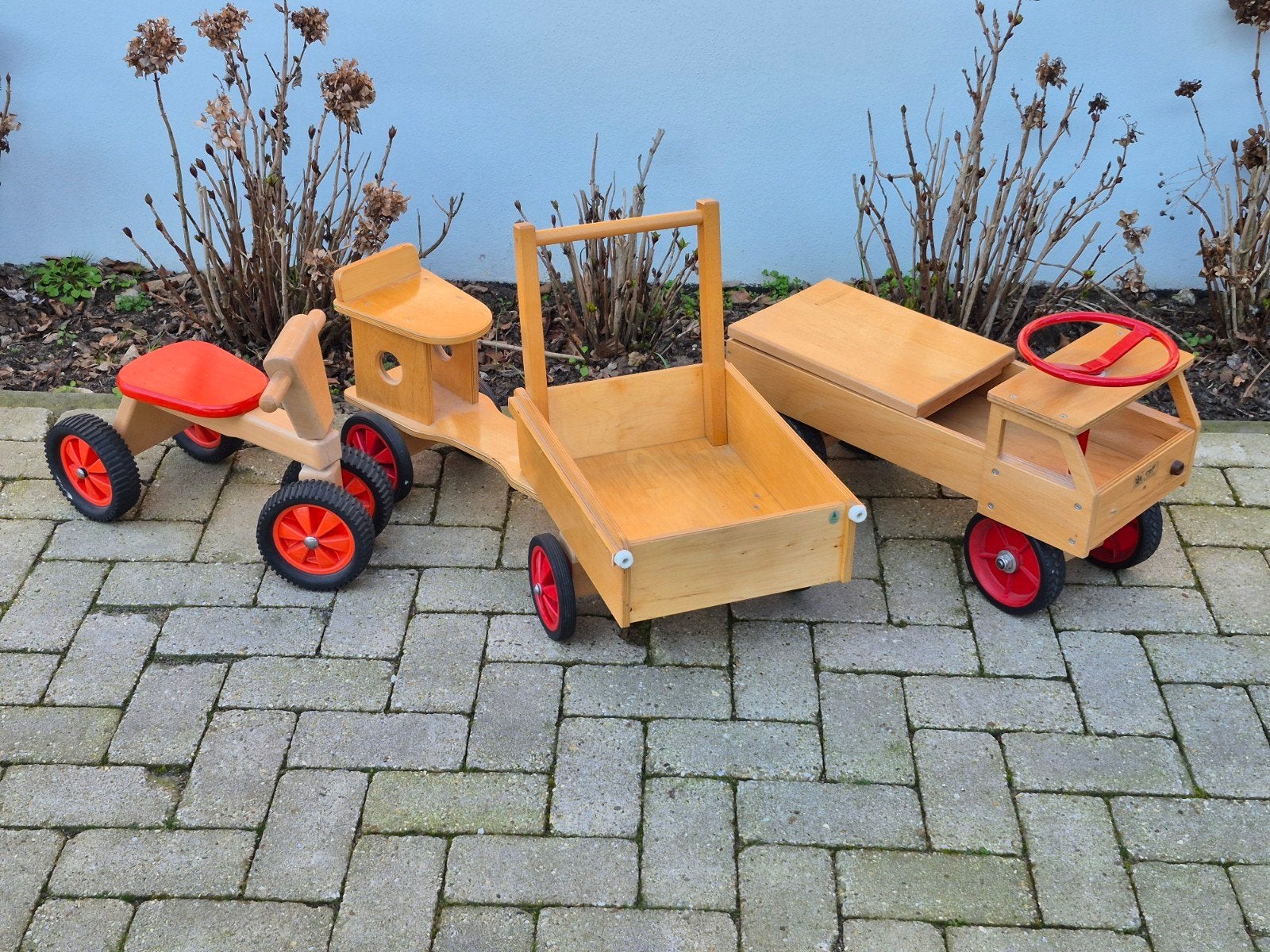 Houten binnen / buiten speelgoed kar fiets rolf harlekijn, Ophalen, Zo goed als nieuw, Duwvoertuig