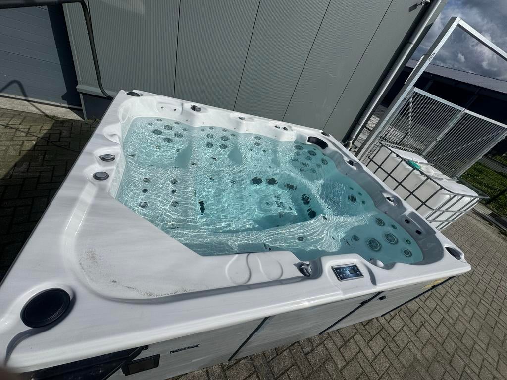VERKOCHT!! Occasion Balboa spa groot incl 3 mnd. Garantie