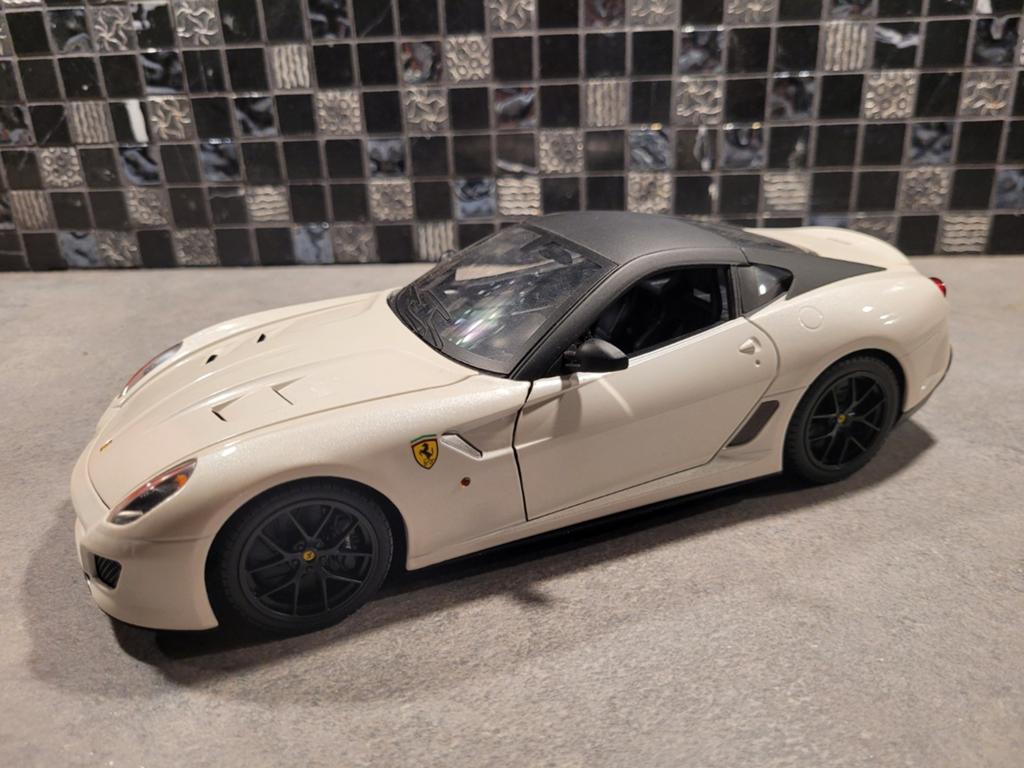 Ferrari 599gto 1:18, Hobby en Vrije tijd, Modelauto's | 1:18, Ophalen of Verzenden, Zo goed als nieuw, Hot Wheels