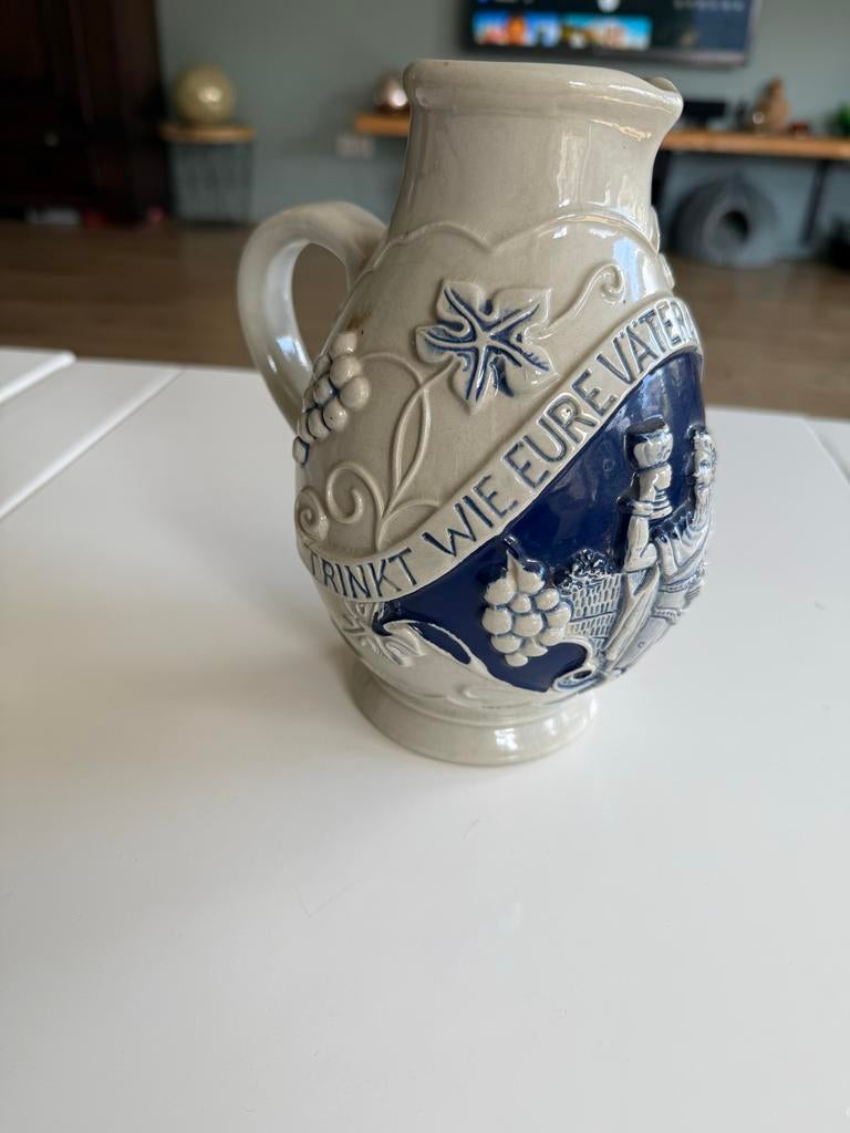 Vintage Duitse Wijnkan met Reliëf en Tekst, Ophalen of Verzenden