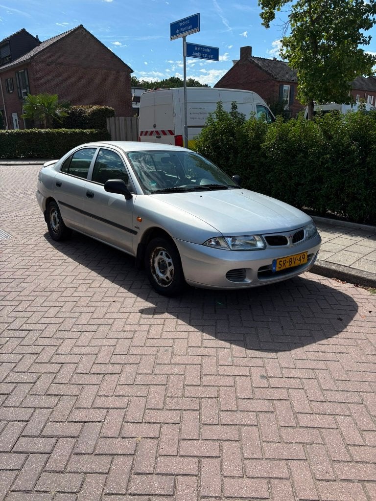 Mitsubishi Carisma 1.6 GL HB 1997 Grijs