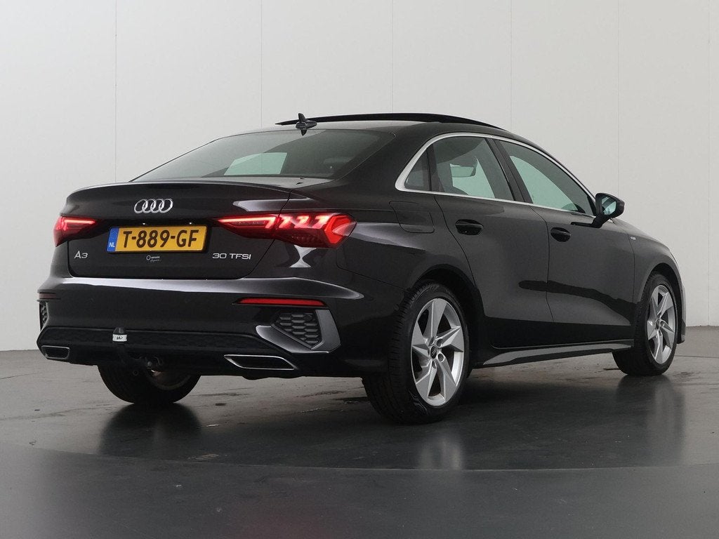 Audi A3 Limousine 30 TFSI S edition | Trekhaak | Panoramadak, Auto's, Audi, Gebruikt, Leder en Stof, Zwart, Origineel Nederlands