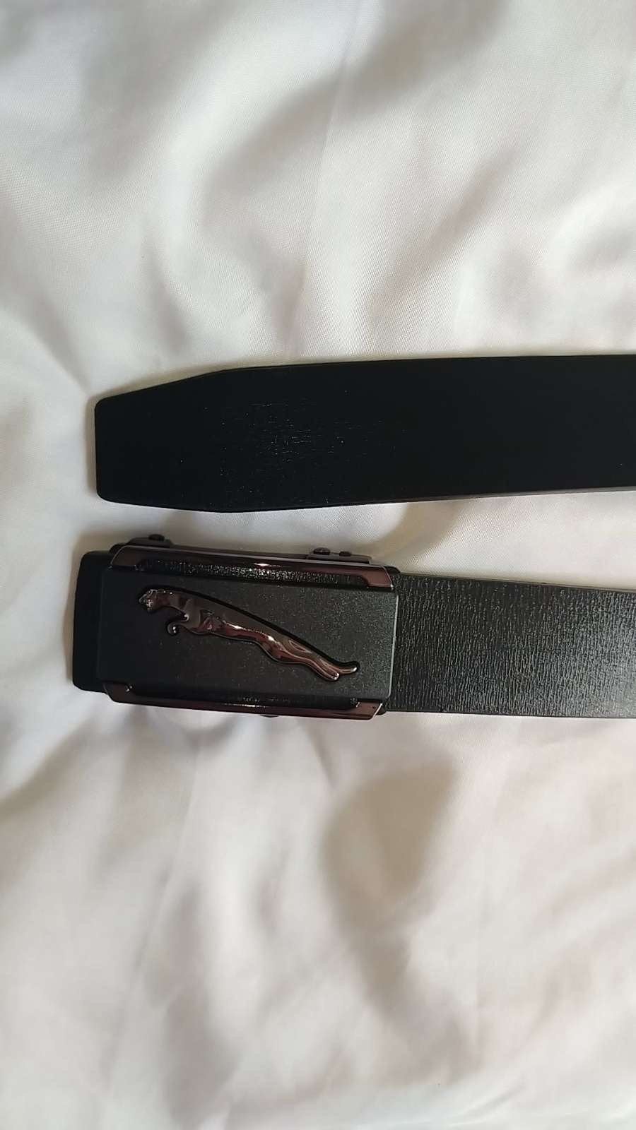 Zwarte riem met Jaguar gesp - 110 cm, Kleding | Heren, Riemen en Ceinturen, Zwart, Nieuw, Riem of Ceintuur, 105 tot 115 cm
