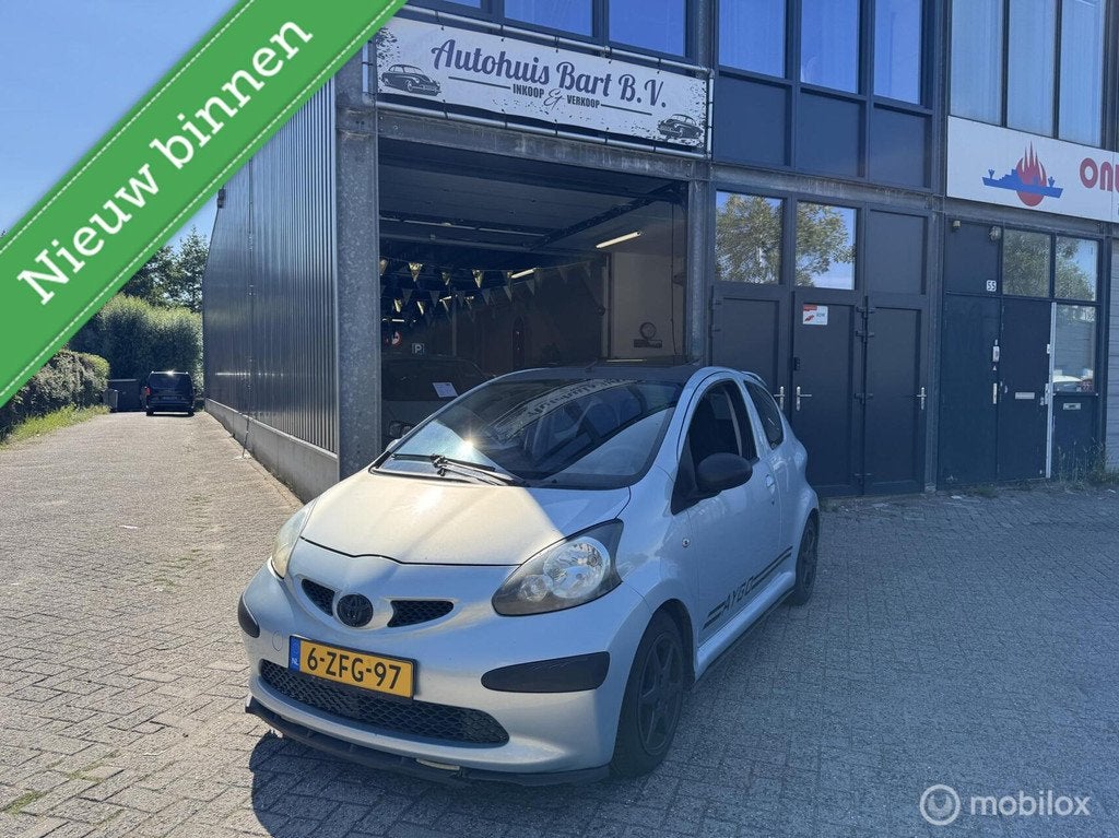 Toyota Aygo 1.0-12V + Nieuwe APK! NAP Rapport!, Auto's, Toyota, Voorwielaandrijving, Stof, Gebruikt, Zwart